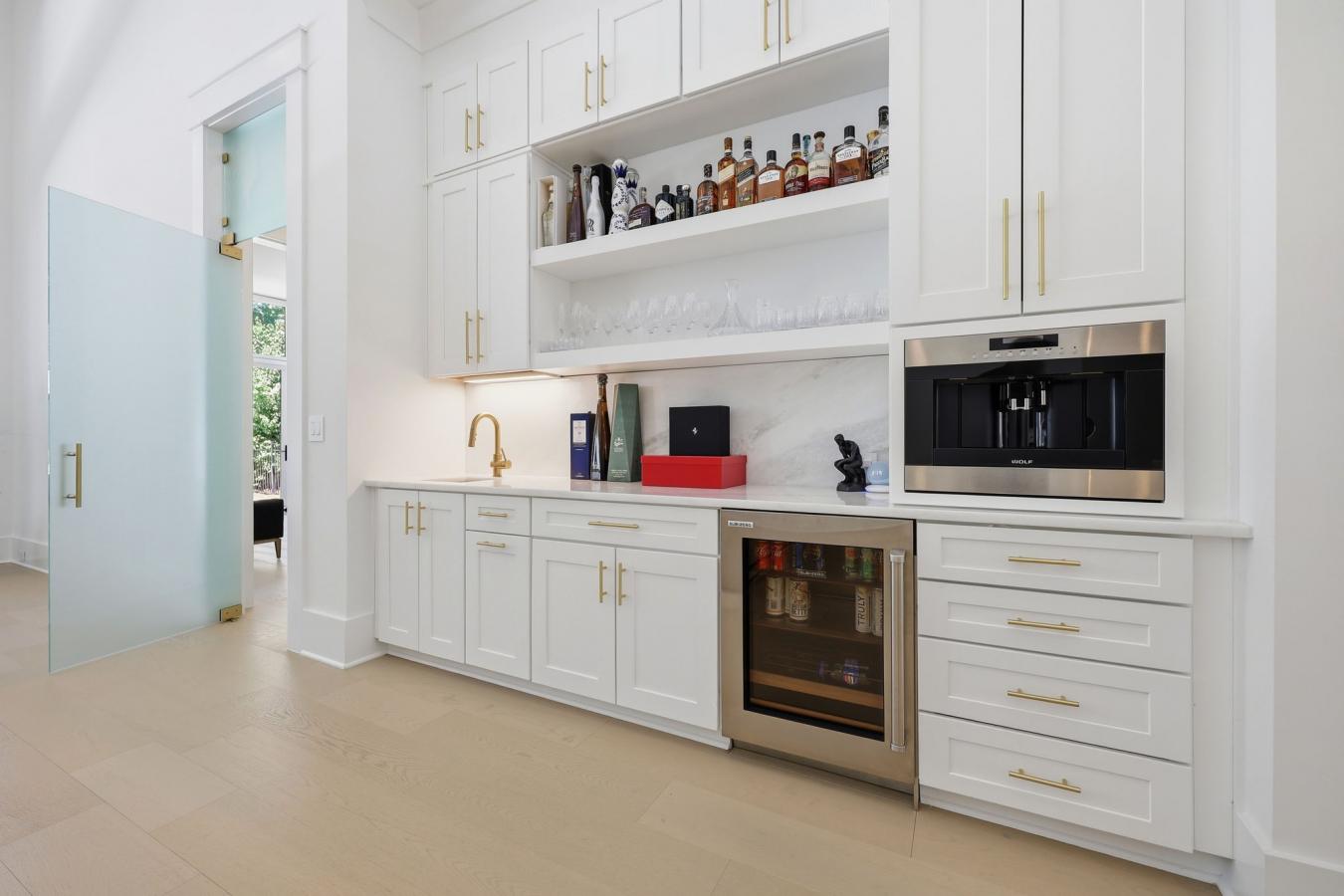 Raleigh, North Carolina, 27609, United States, 4 Bedrooms Bedrooms, ,6 BathroomsBathrooms,Residential,For Sale,2049933