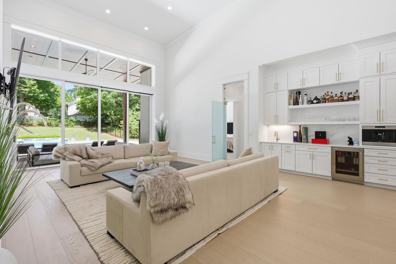 Raleigh, North Carolina, 27609, United States, 4 Bedrooms Bedrooms, ,6 BathroomsBathrooms,Residential,For Sale,2049933