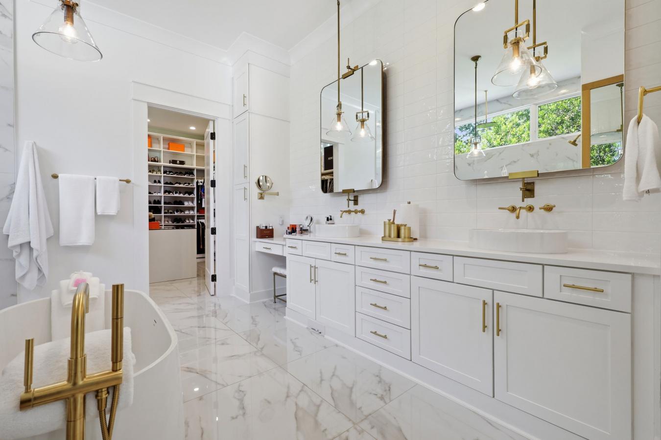 Raleigh, North Carolina, 27609, United States, 4 Bedrooms Bedrooms, ,6 BathroomsBathrooms,Residential,For Sale,2049933