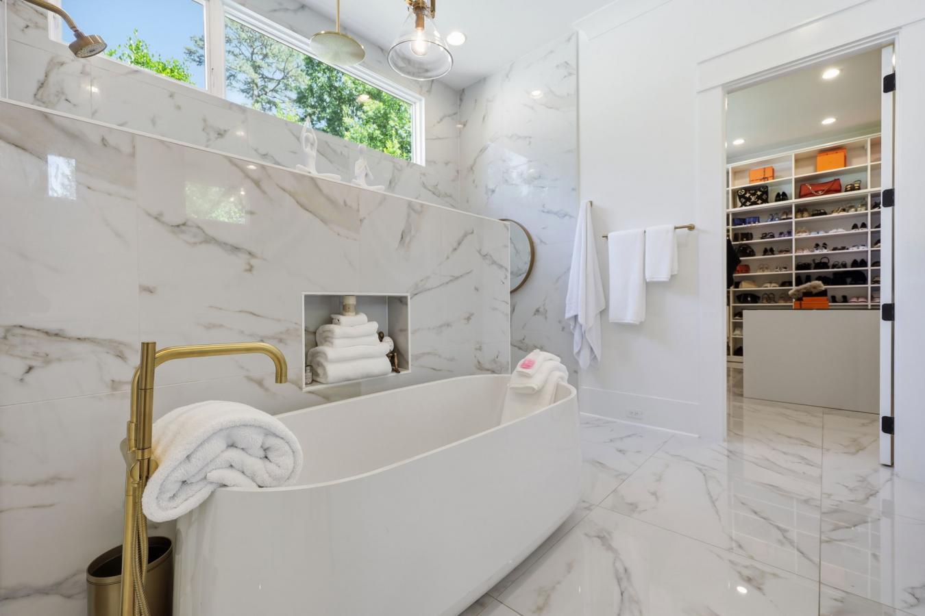 Raleigh, North Carolina, 27609, United States, 4 Bedrooms Bedrooms, ,6 BathroomsBathrooms,Residential,For Sale,2049933