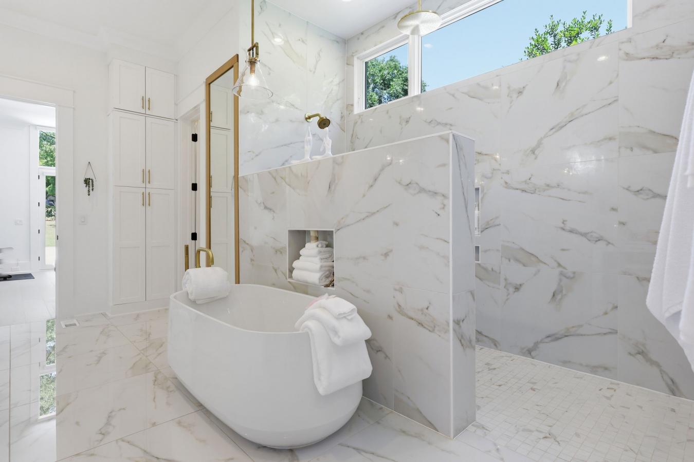 Raleigh, North Carolina, 27609, United States, 4 Bedrooms Bedrooms, ,6 BathroomsBathrooms,Residential,For Sale,2049933