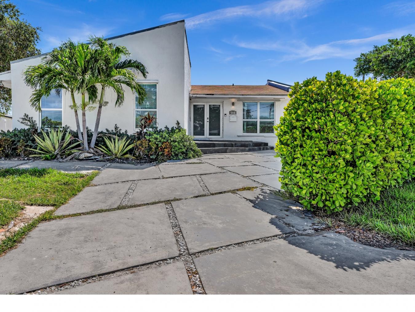 North Miami, Florida, 33181, United States, 5 Bedrooms Bedrooms, ,3 BathroomsBathrooms,Residential,For Sale,2049931