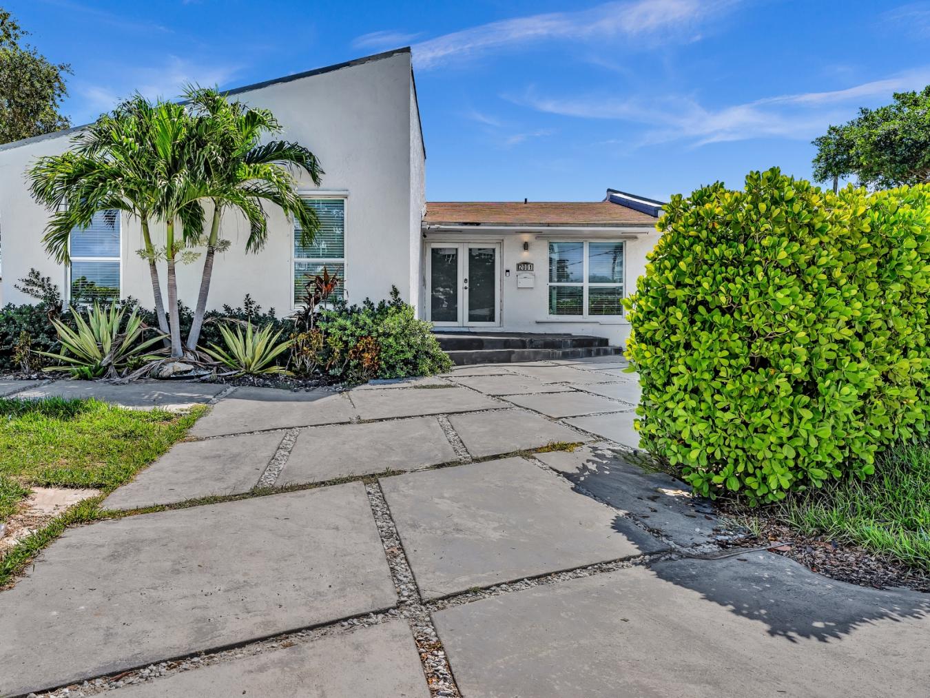 North Miami, Florida, 33181, United States, 5 Bedrooms Bedrooms, ,3 BathroomsBathrooms,Residential,For Sale,2049931