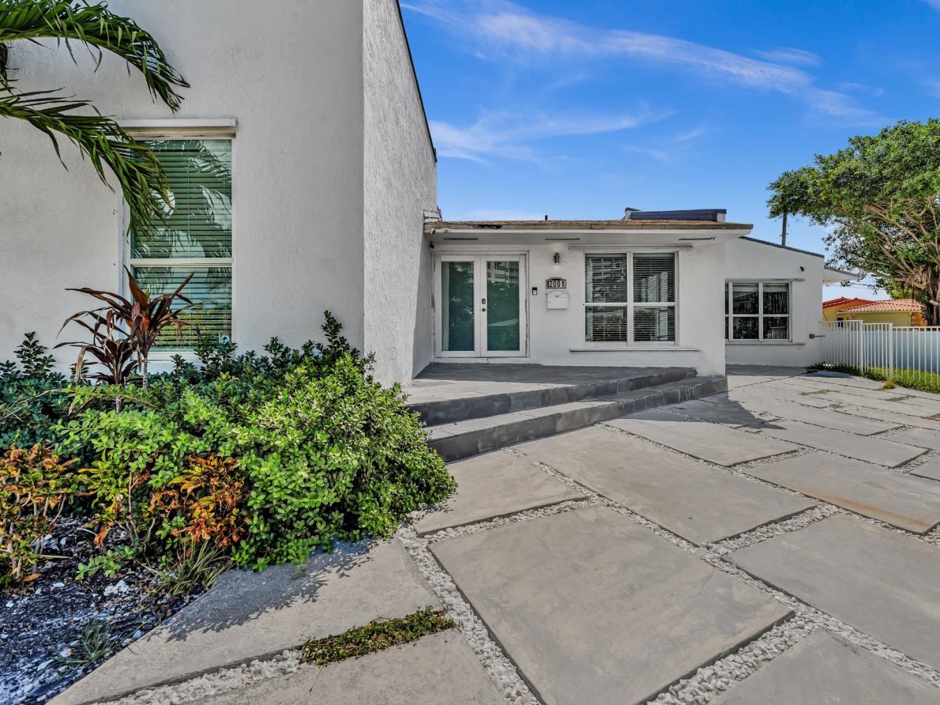 North Miami, Florida, 33181, United States, 5 Bedrooms Bedrooms, ,3 BathroomsBathrooms,Residential,For Sale,2049931