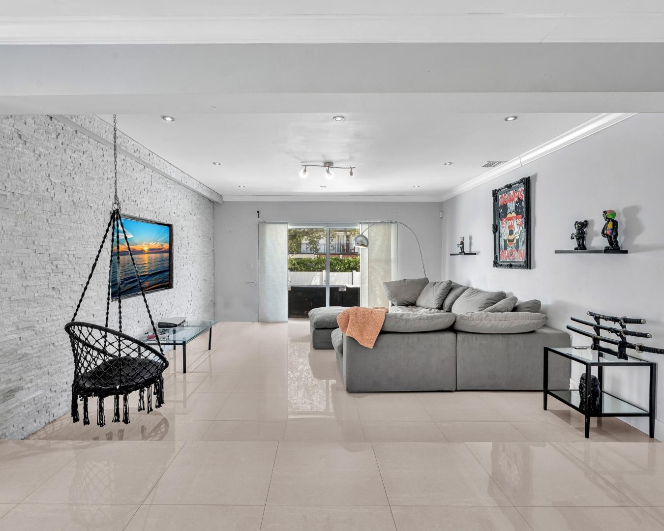 North Miami, Florida, 33181, United States, 5 Bedrooms Bedrooms, ,3 BathroomsBathrooms,Residential,For Sale,2049931