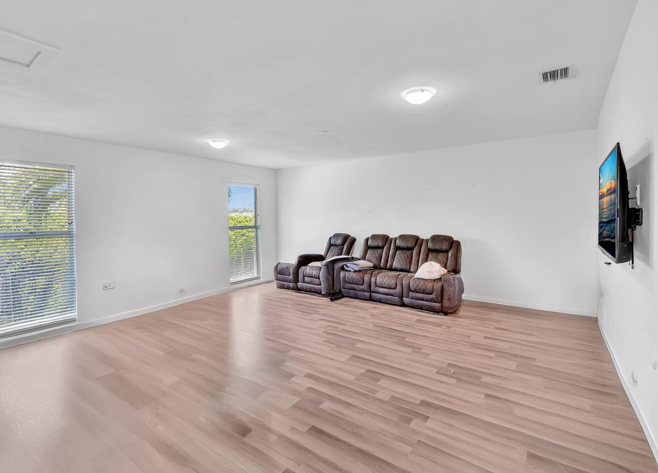 North Miami, Florida, 33181, United States, 5 Bedrooms Bedrooms, ,3 BathroomsBathrooms,Residential,For Sale,2049931