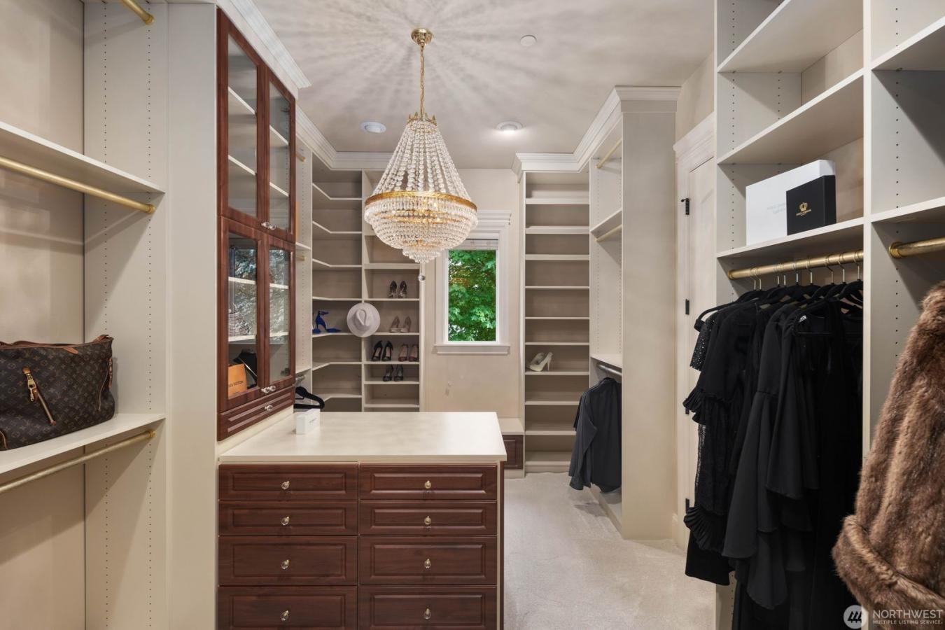 Sammamish, King, 98075, United States, 5 Bedrooms Bedrooms, ,5 BathroomsBathrooms,Residential,For Sale,2049928