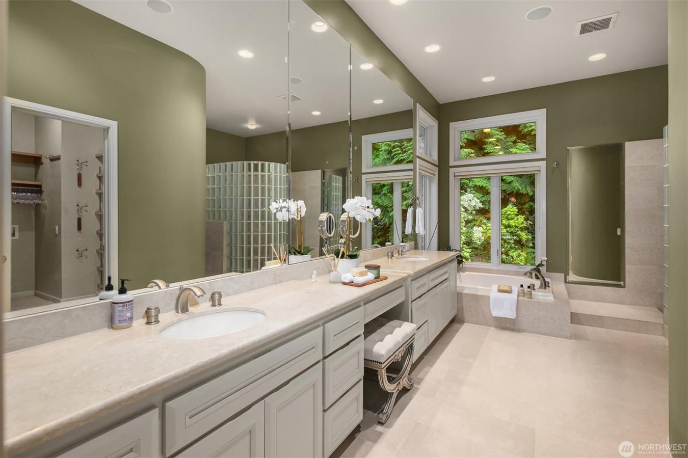 Woodinville, King, 98077, United States, 4 Bedrooms Bedrooms, ,3 BathroomsBathrooms,Residential,For Sale,2049926