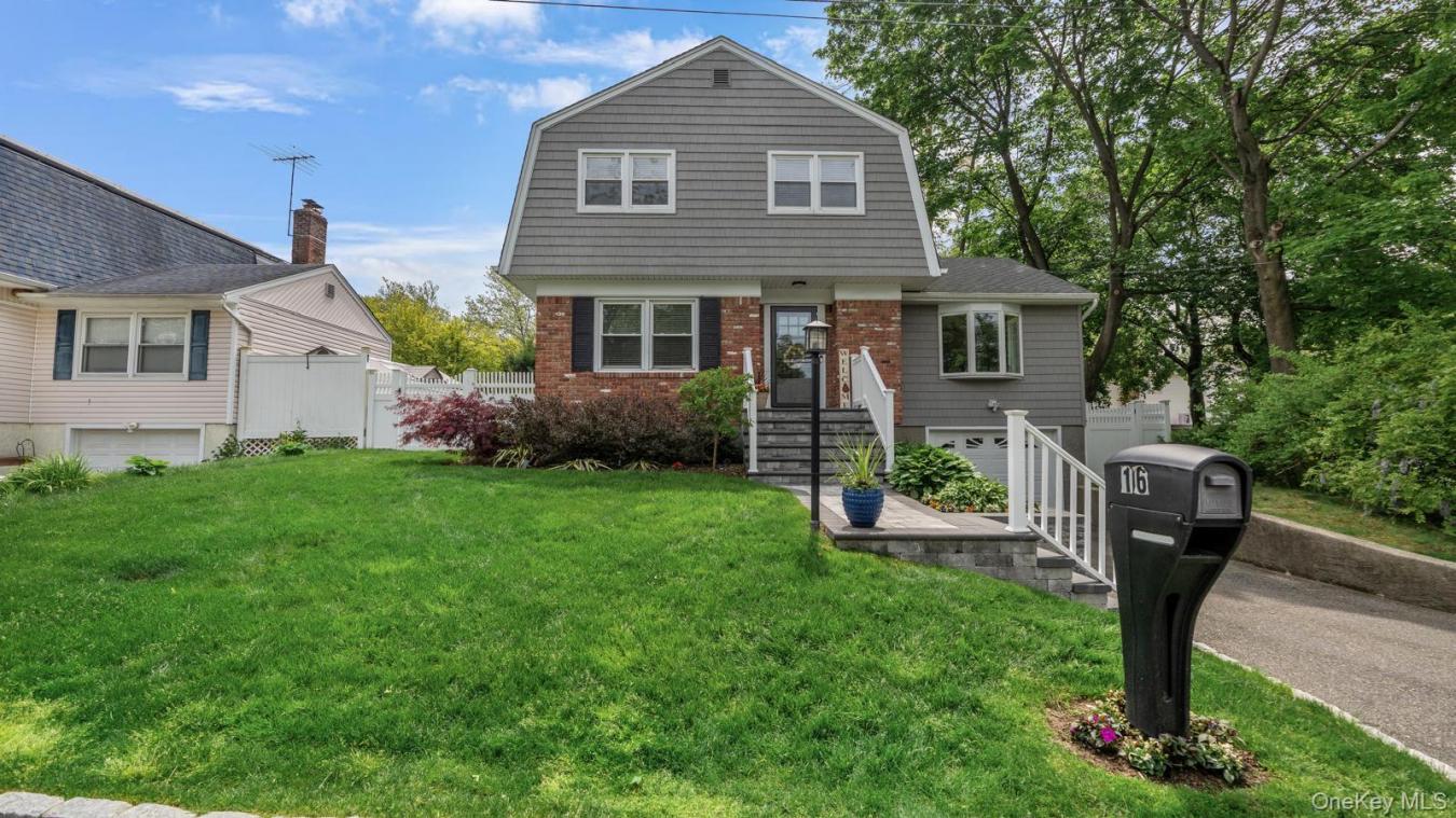Huntington, Suffolk County, 11743, United States, 4 Bedrooms Bedrooms, ,2 BathroomsBathrooms,Residential,For Sale,2049925