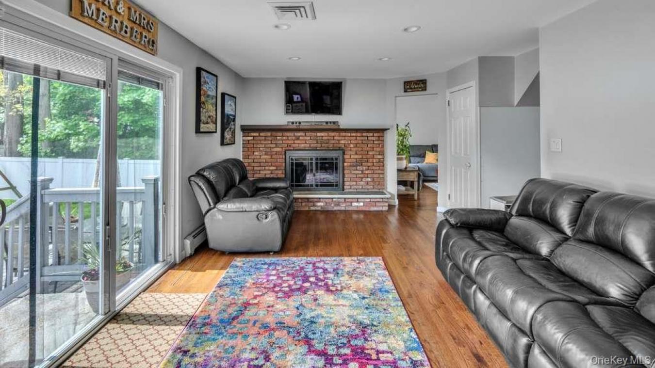 Huntington, Suffolk County, 11743, United States, 4 Bedrooms Bedrooms, ,2 BathroomsBathrooms,Residential,For Sale,2049925