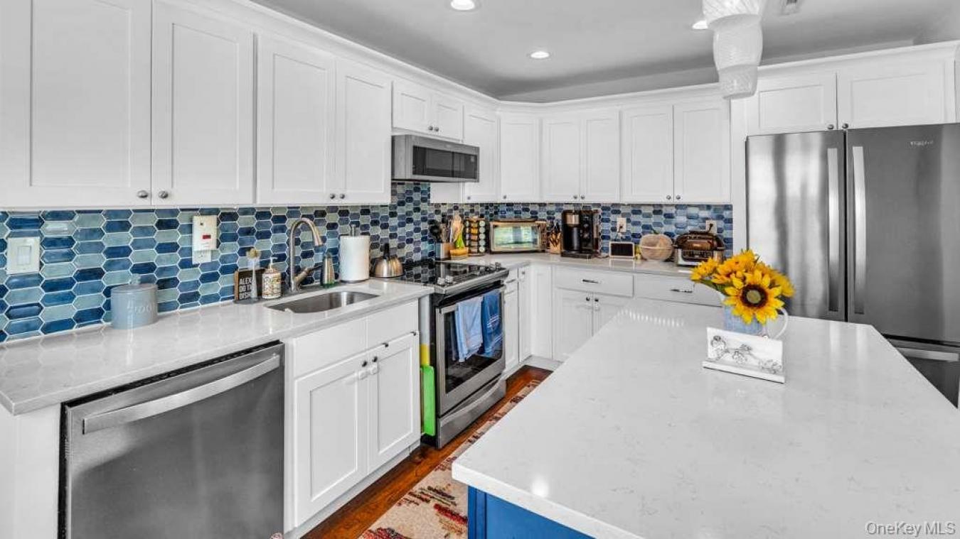Huntington, Suffolk County, 11743, United States, 4 Bedrooms Bedrooms, ,2 BathroomsBathrooms,Residential,For Sale,2049925