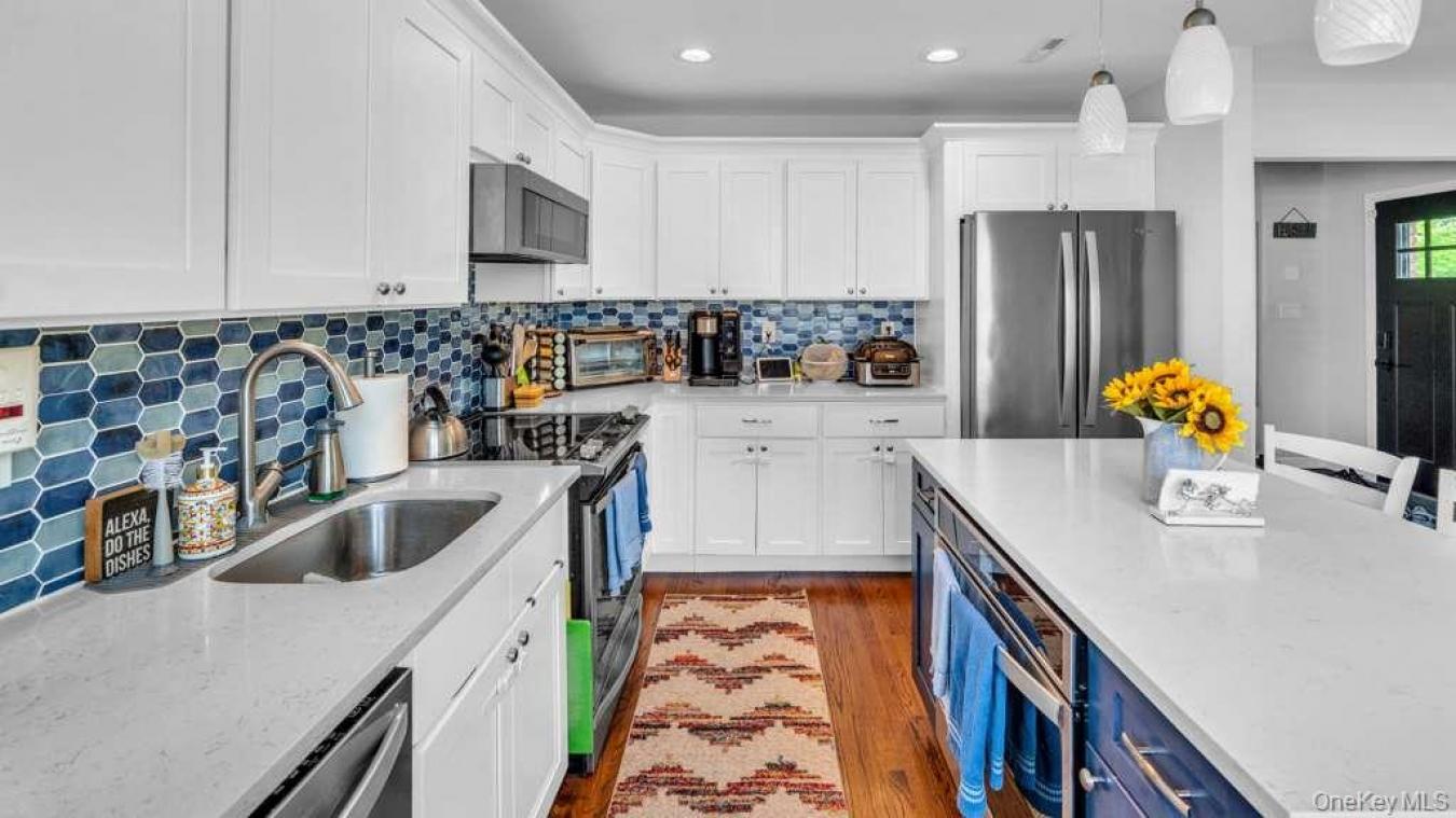 Huntington, Suffolk County, 11743, United States, 4 Bedrooms Bedrooms, ,2 BathroomsBathrooms,Residential,For Sale,2049925