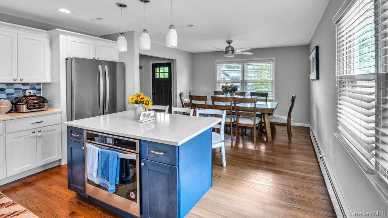 Huntington, Suffolk County, 11743, United States, 4 Bedrooms Bedrooms, ,2 BathroomsBathrooms,Residential,For Sale,2049925