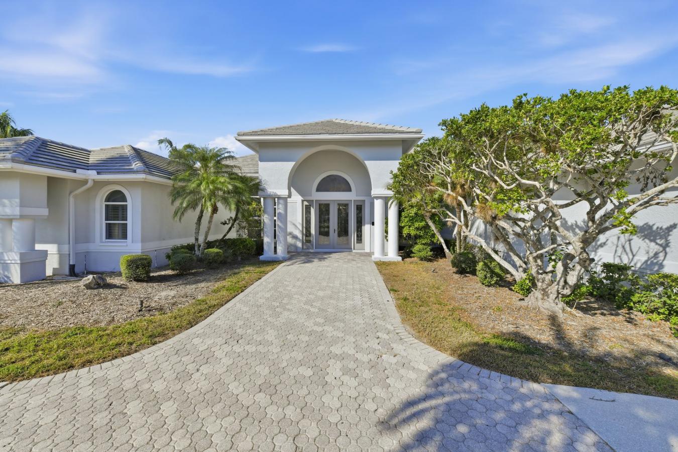 Sarasota, Sarasota, 34240, United States, 5 Bedrooms Bedrooms, ,6 BathroomsBathrooms,Residential,For Sale,2049921