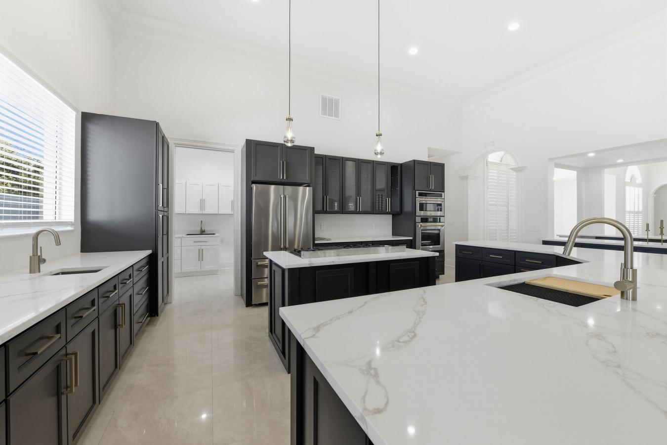 Sarasota, Sarasota, 34240, United States, 5 Bedrooms Bedrooms, ,6 BathroomsBathrooms,Residential,For Sale,2049921