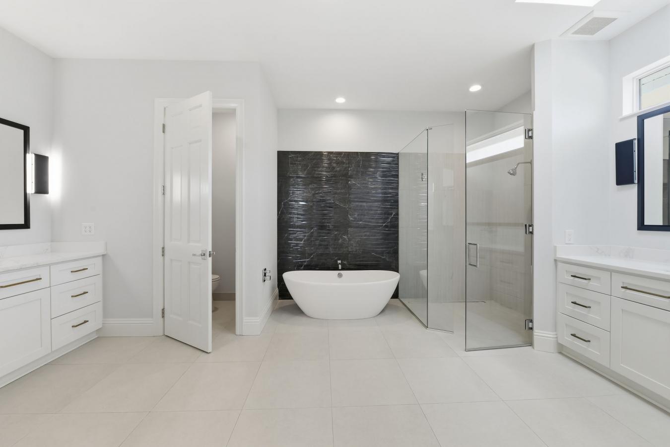 Sarasota, Sarasota, 34240, United States, 5 Bedrooms Bedrooms, ,6 BathroomsBathrooms,Residential,For Sale,2049921