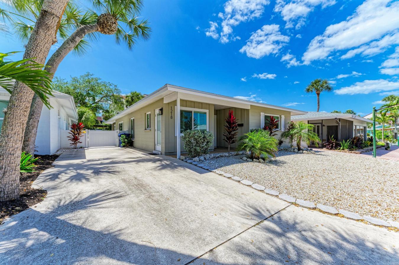 Siesta Key, Sarasota, 34242, United States, 2 Bedrooms Bedrooms, ,2 BathroomsBathrooms,Residential,For Sale,2049919