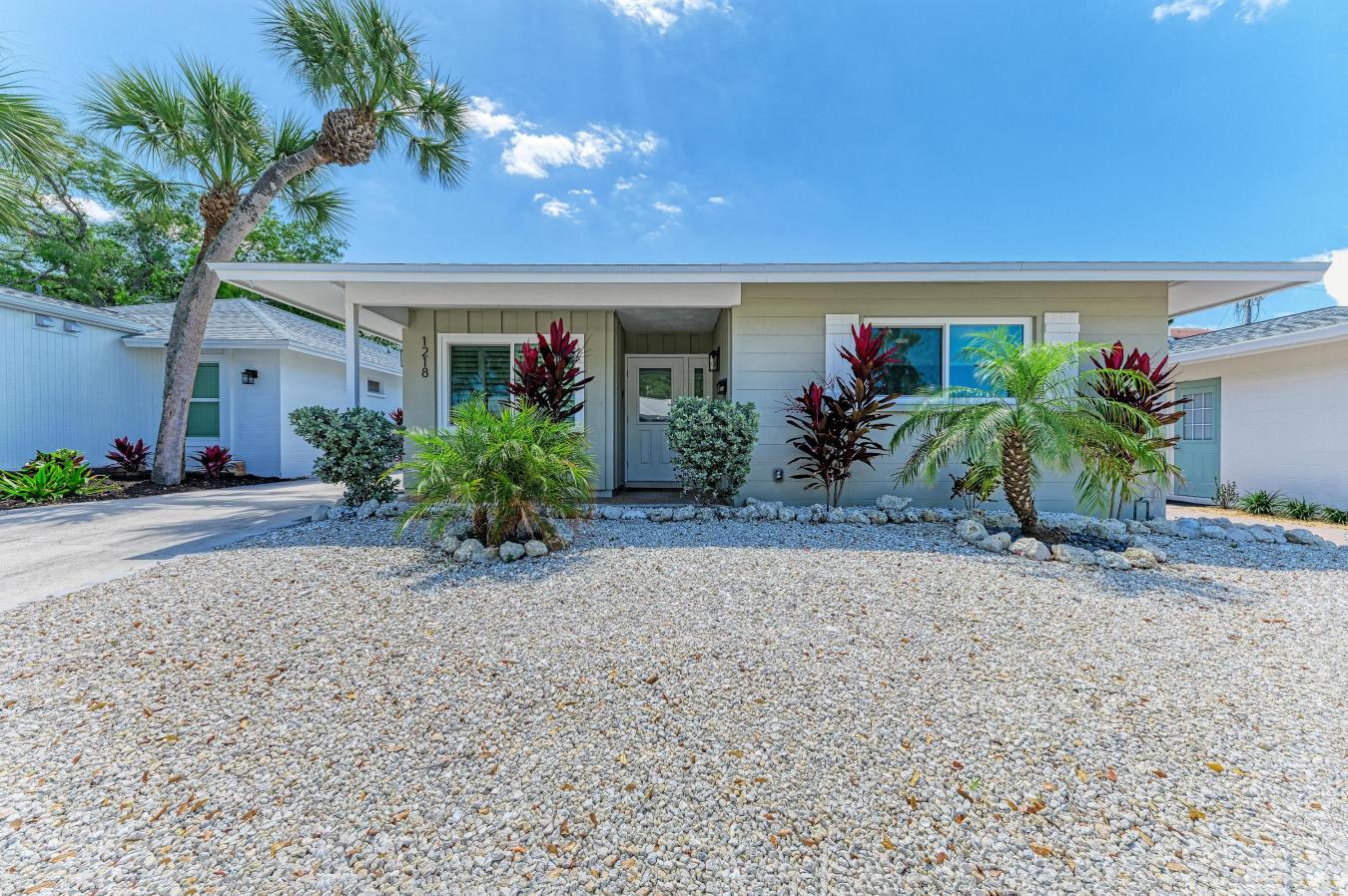Siesta Key, Sarasota, 34242, United States, 2 Bedrooms Bedrooms, ,2 BathroomsBathrooms,Residential,For Sale,2049919