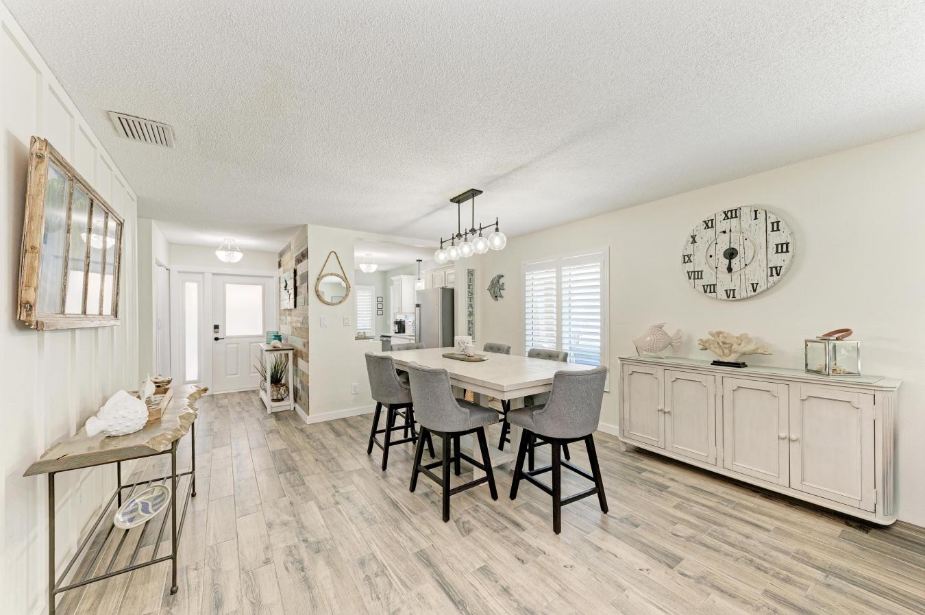 Siesta Key, Sarasota, 34242, United States, 2 Bedrooms Bedrooms, ,2 BathroomsBathrooms,Residential,For Sale,2049919