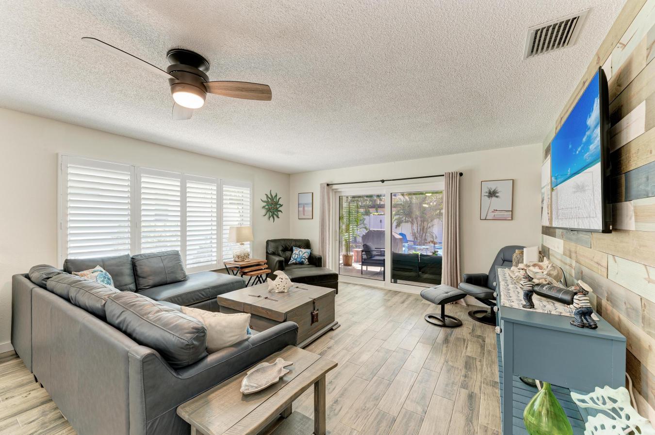 Siesta Key, Sarasota, 34242, United States, 2 Bedrooms Bedrooms, ,2 BathroomsBathrooms,Residential,For Sale,2049919