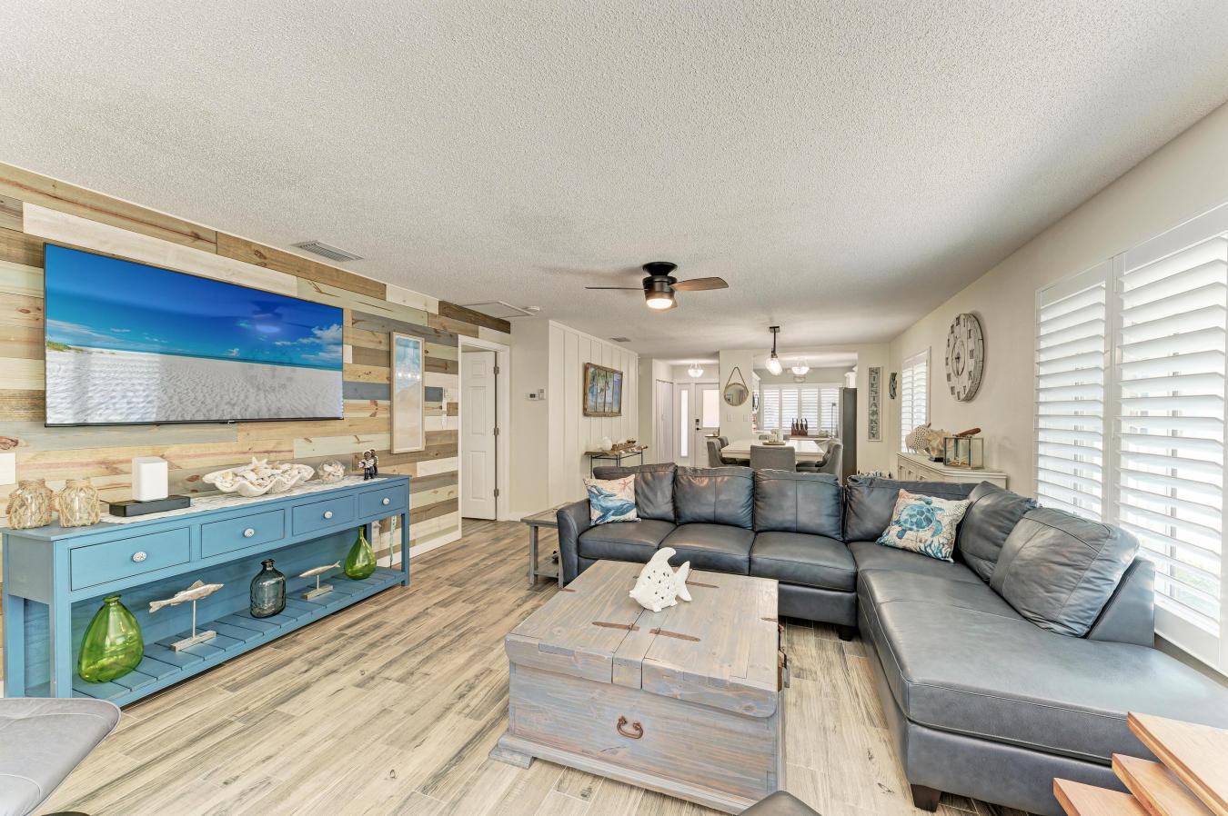Siesta Key, Sarasota, 34242, United States, 2 Bedrooms Bedrooms, ,2 BathroomsBathrooms,Residential,For Sale,2049919