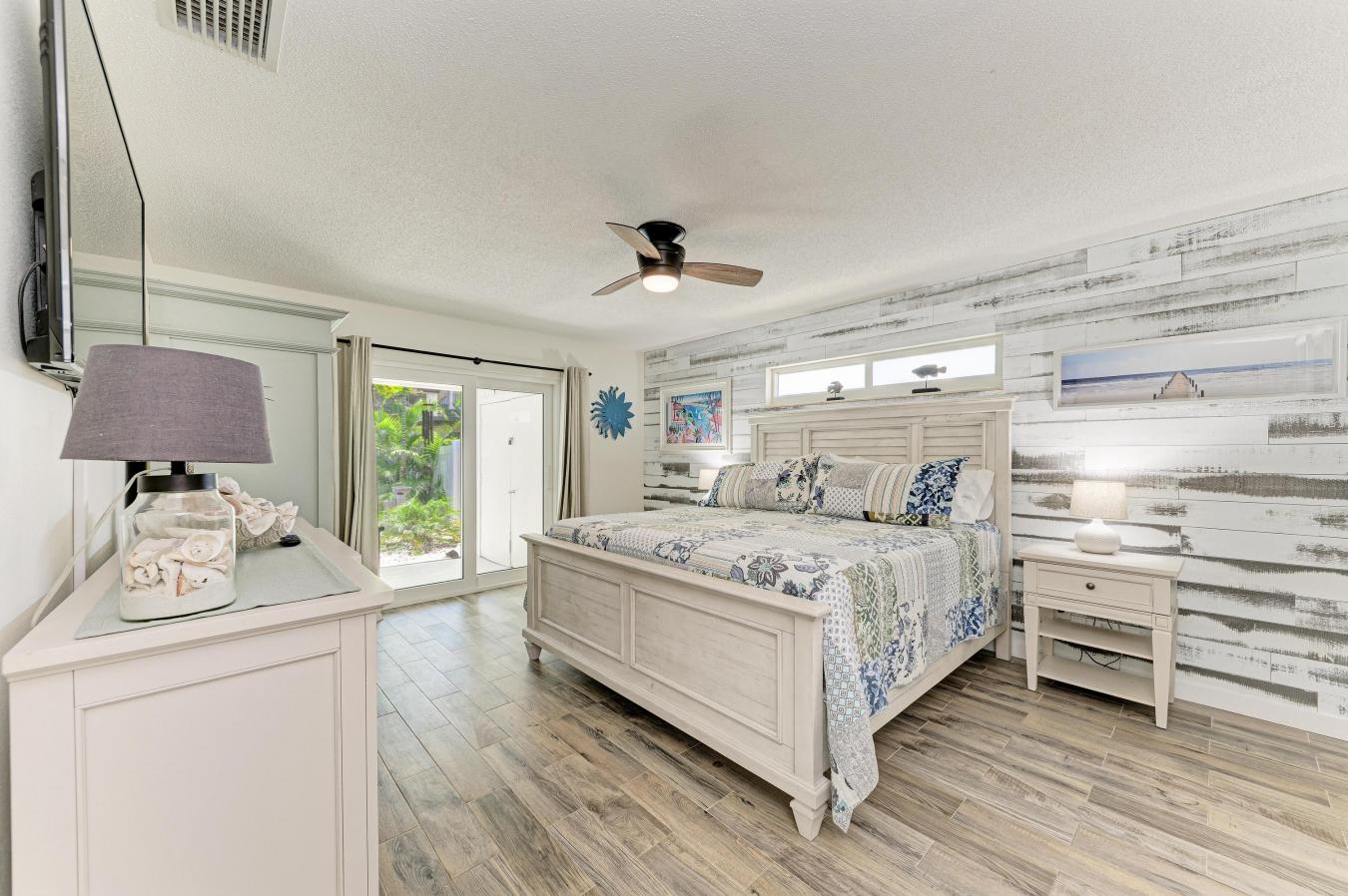 Siesta Key, Sarasota, 34242, United States, 2 Bedrooms Bedrooms, ,2 BathroomsBathrooms,Residential,For Sale,2049919