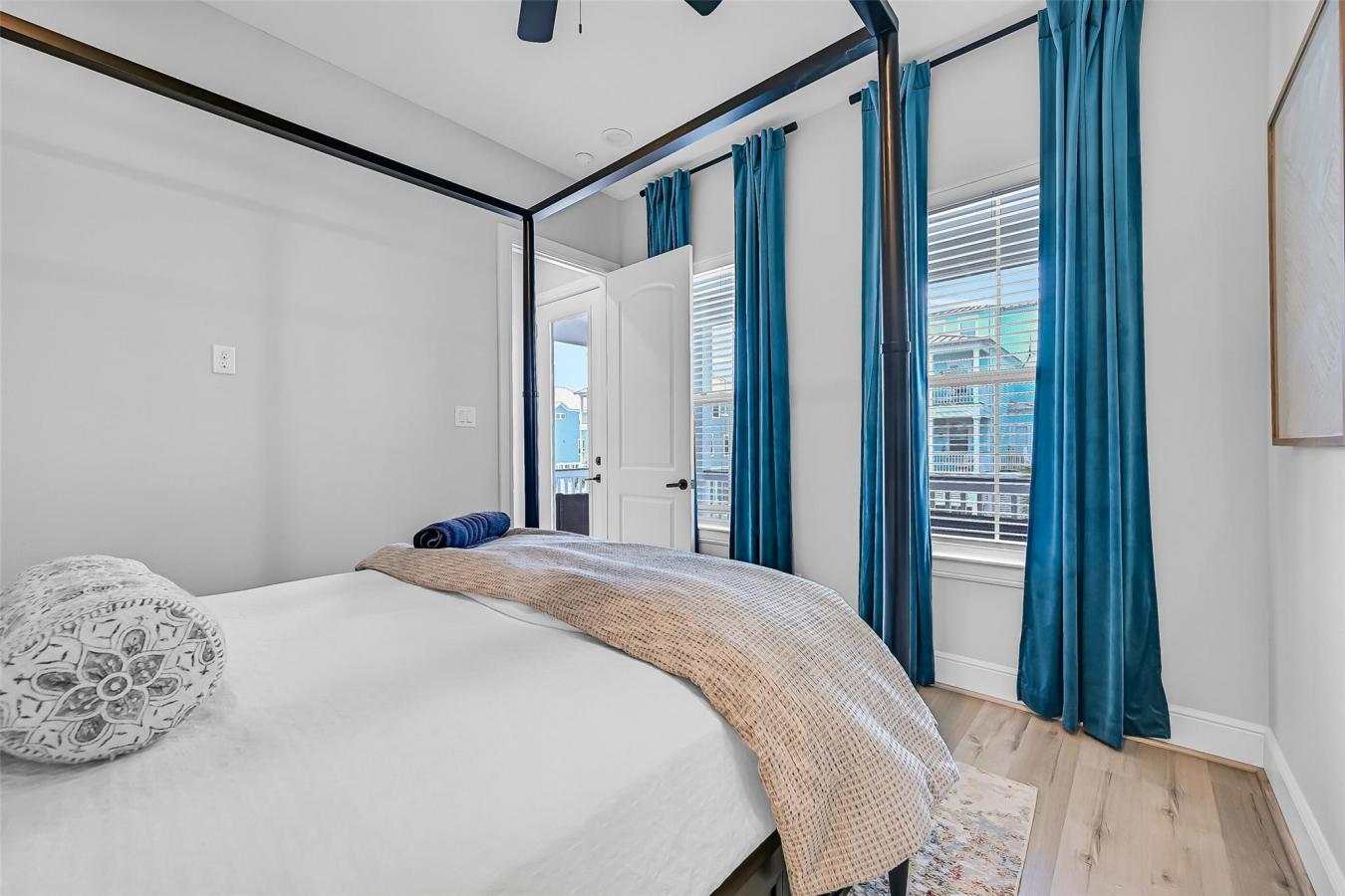 Galveston, Galveston, 77554, United States, 4 Bedrooms Bedrooms, ,4 BathroomsBathrooms,Residential,For Sale,2049915