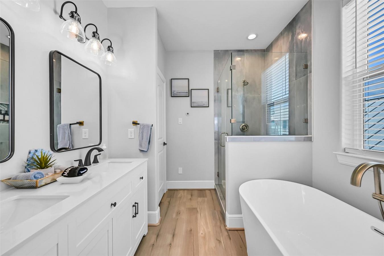 Galveston, Galveston, 77554, United States, 4 Bedrooms Bedrooms, ,4 BathroomsBathrooms,Residential,For Sale,2049915