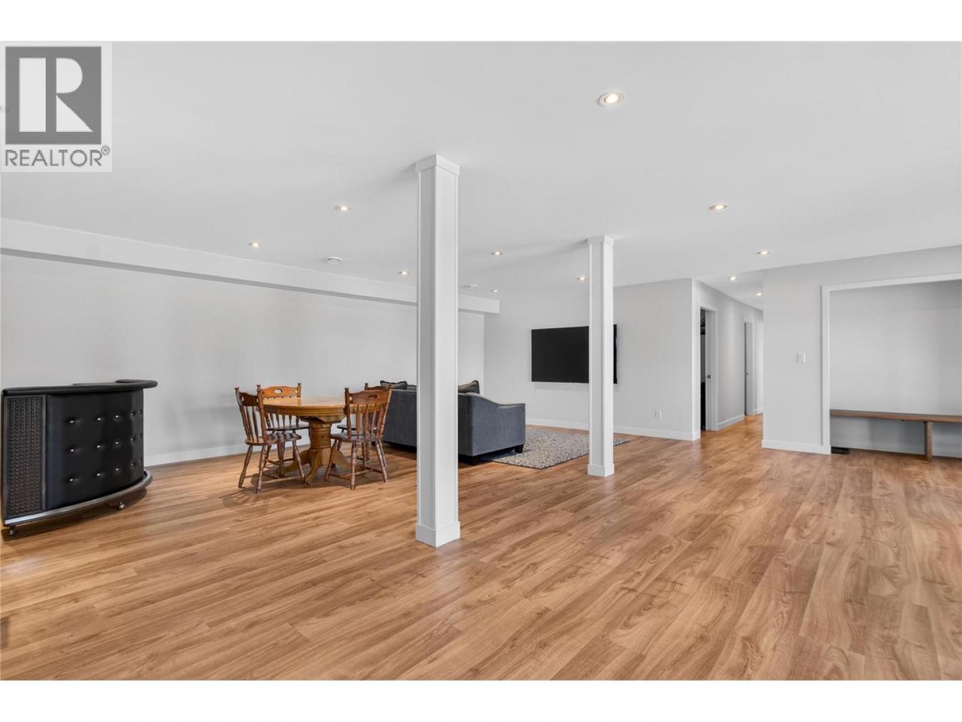 Kaleden, BC, V0H1K0, Canada, 5 Bedrooms Bedrooms, ,3 BathroomsBathrooms,Residential,For Sale,2049910