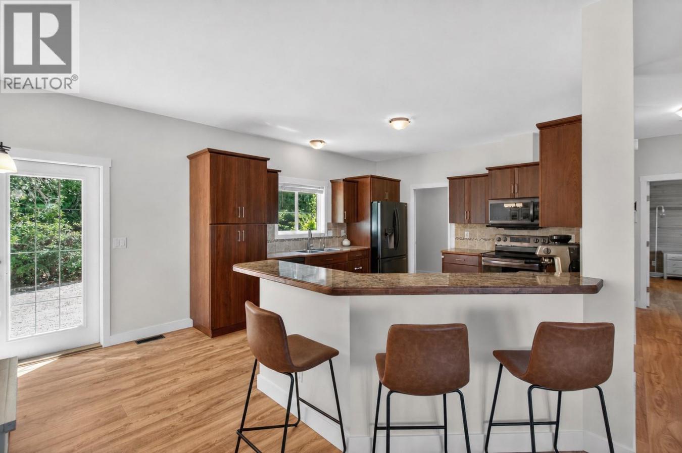 Kaleden, BC, V0H1K0, Canada, 5 Bedrooms Bedrooms, ,3 BathroomsBathrooms,Residential,For Sale,2049910