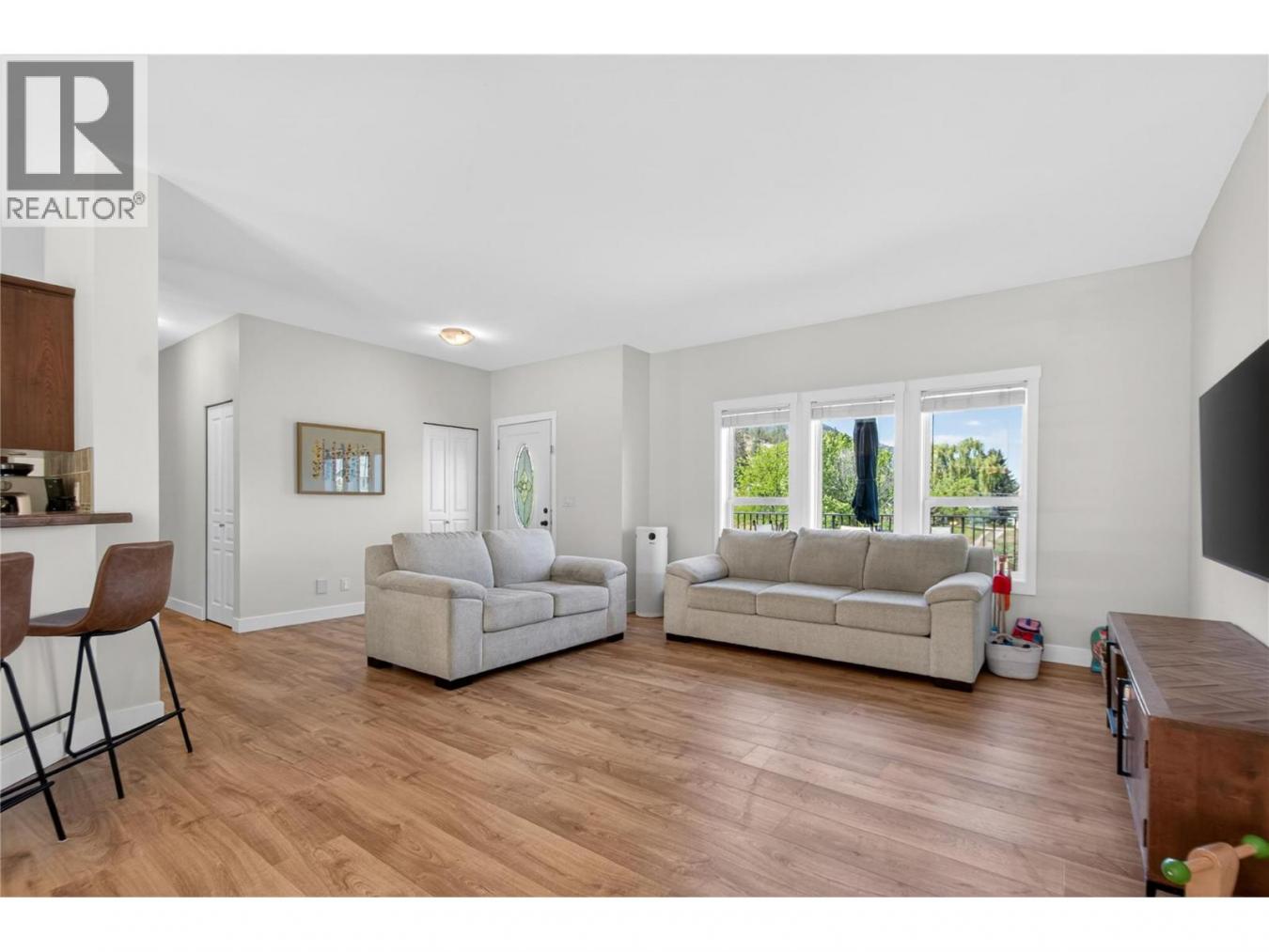 Kaleden, BC, V0H1K0, Canada, 5 Bedrooms Bedrooms, ,3 BathroomsBathrooms,Residential,For Sale,2049910