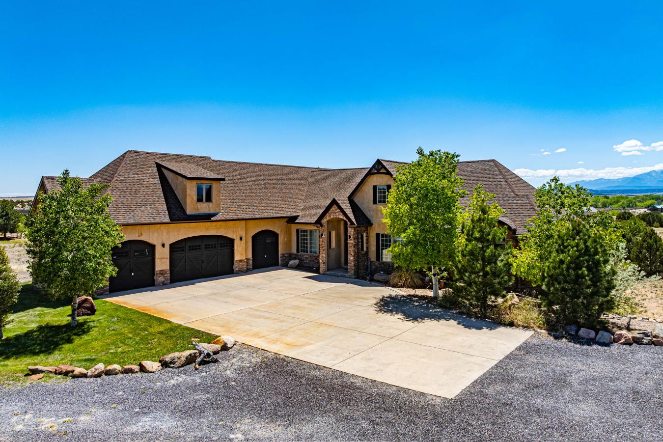Pueblo, Colorado, 81004, United States, 7 Bedrooms Bedrooms, ,6 BathroomsBathrooms,Residential,For Sale,2049909