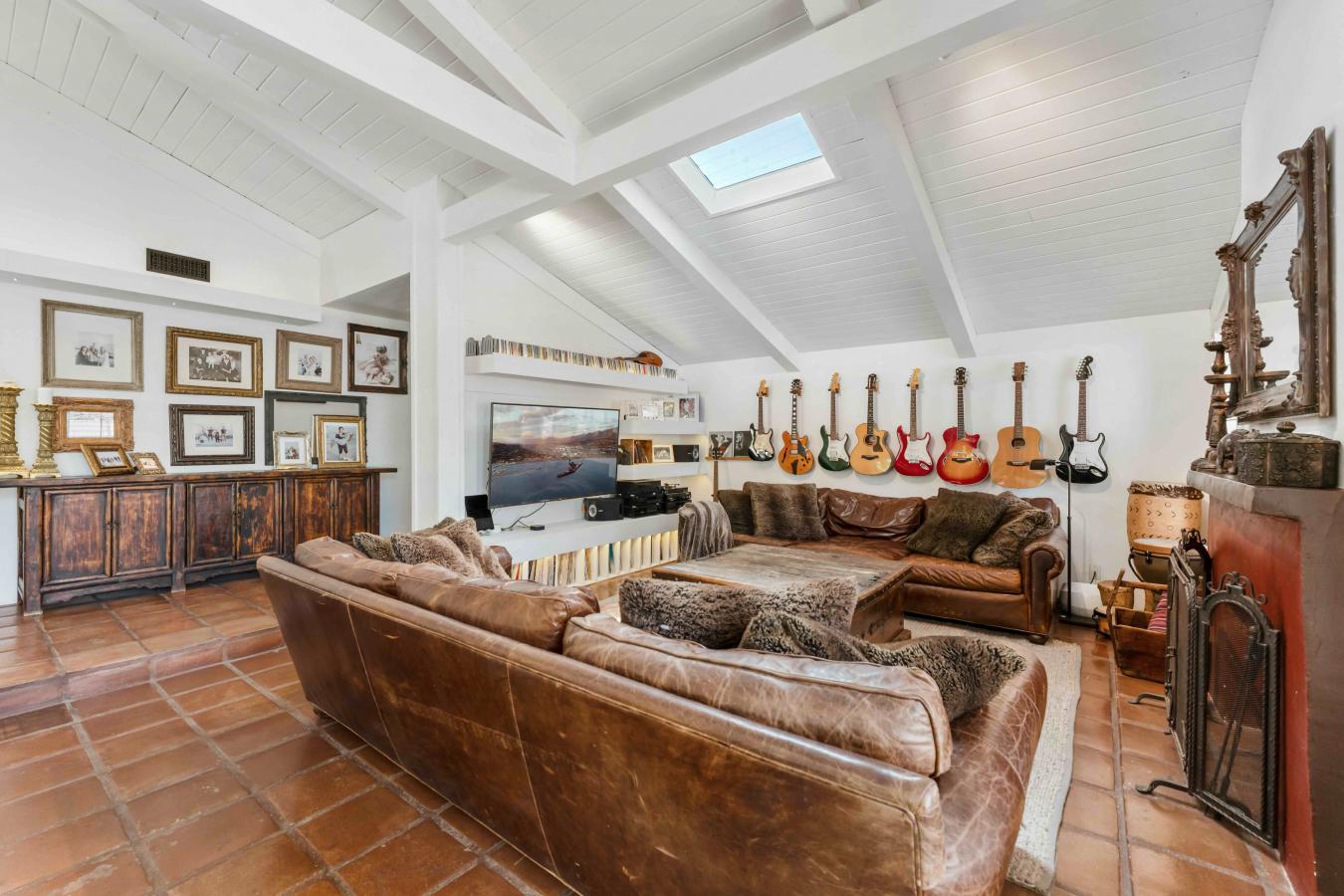 Santa Barbara, Santa Barbara, 93111, United States, 4 Bedrooms Bedrooms, ,3 BathroomsBathrooms,Residential,For Sale,2049908
