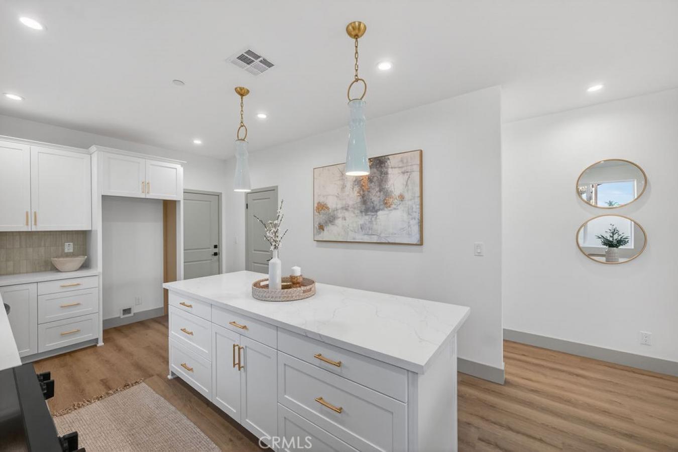 Paramount, Los Angeles, 90723, United States, 6 Bedrooms Bedrooms, ,4 BathroomsBathrooms,Residential,For Sale,2049906