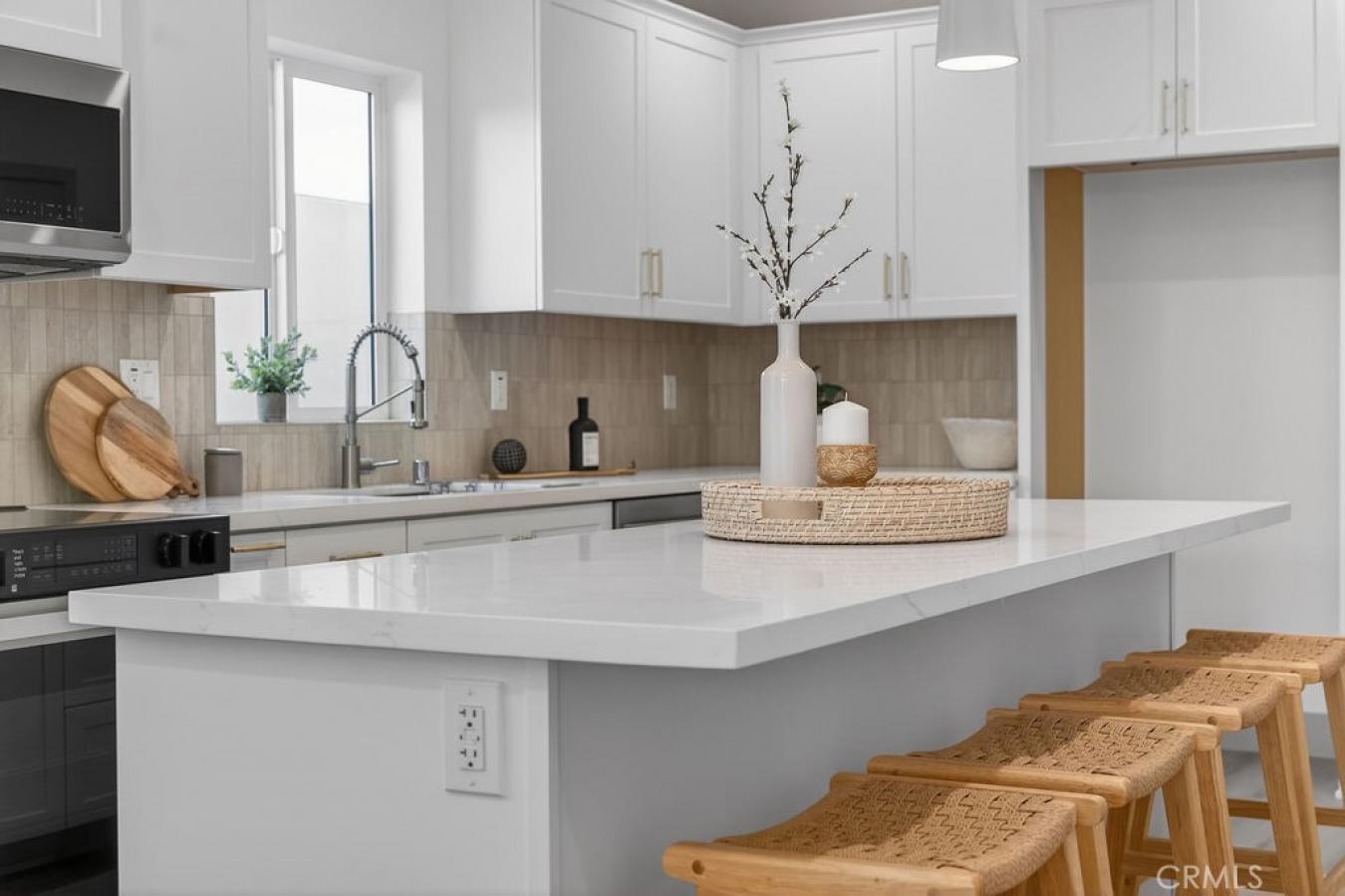 Paramount, Los Angeles, 90723, United States, 6 Bedrooms Bedrooms, ,4 BathroomsBathrooms,Residential,For Sale,2049906