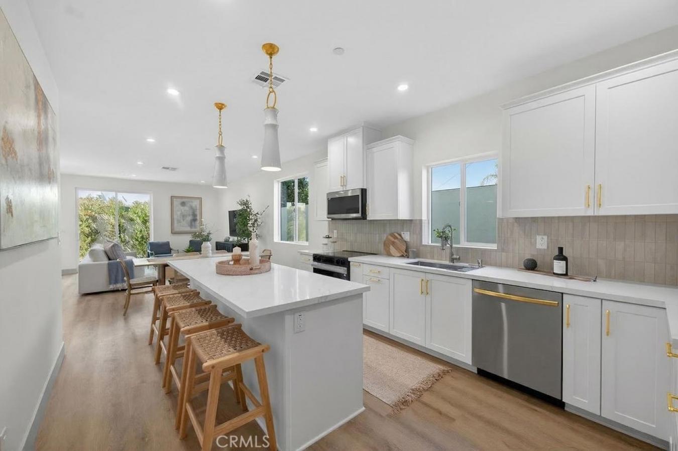 Paramount, Los Angeles, 90723, United States, 6 Bedrooms Bedrooms, ,4 BathroomsBathrooms,Residential,For Sale,2049906