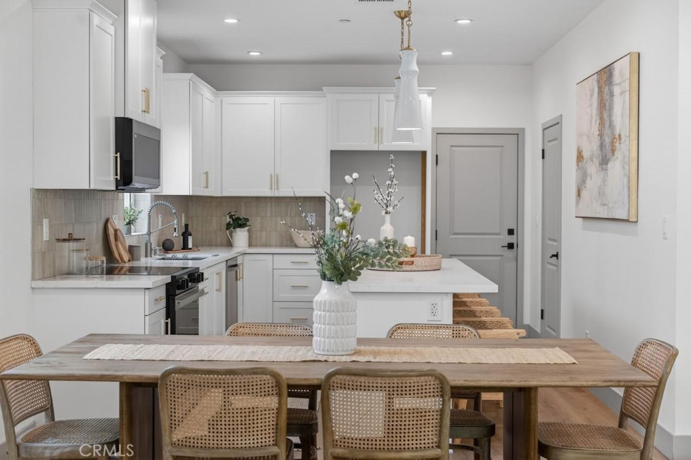 Paramount, Los Angeles, 90723, United States, 6 Bedrooms Bedrooms, ,4 BathroomsBathrooms,Residential,For Sale,2049906
