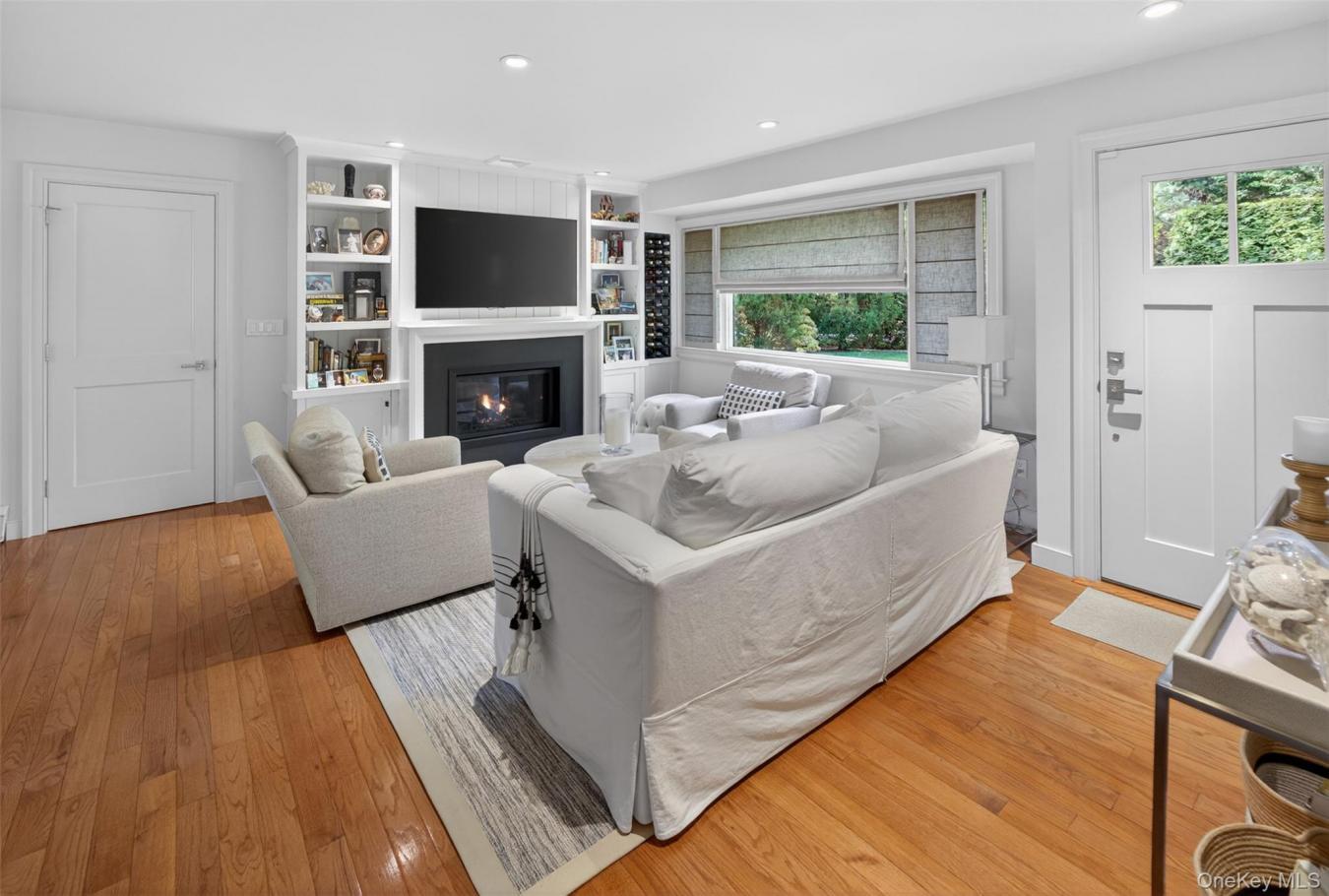 East Hampton, Suffolk County, 11937, United States, 3 Bedrooms Bedrooms, ,2 BathroomsBathrooms,Residential,For Sale,2049904