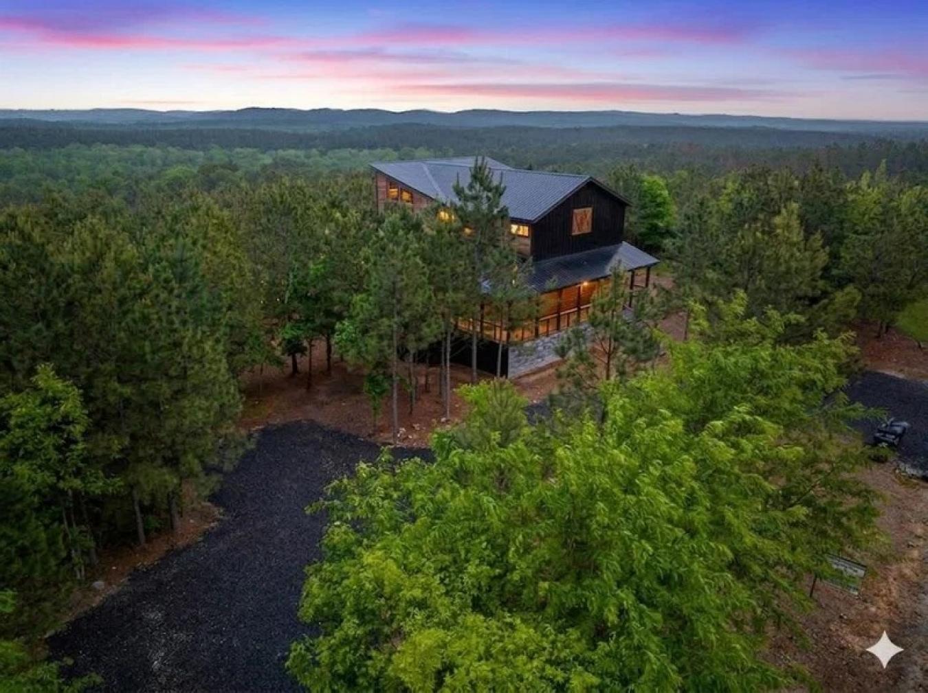 Broken Bow, McCurtain, 74728, United States, 6 Bedrooms Bedrooms, ,6 BathroomsBathrooms,Residential,For Sale,2049903