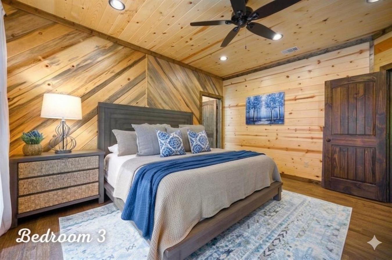 Broken Bow, McCurtain, 74728, United States, 6 Bedrooms Bedrooms, ,6 BathroomsBathrooms,Residential,For Sale,2049903