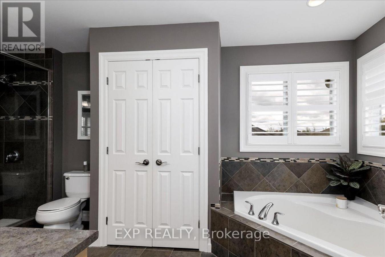 Dorchester, ON, N0L 1G3, Canada, 5 Bedrooms Bedrooms, ,4 BathroomsBathrooms,Residential,For Sale,2049900