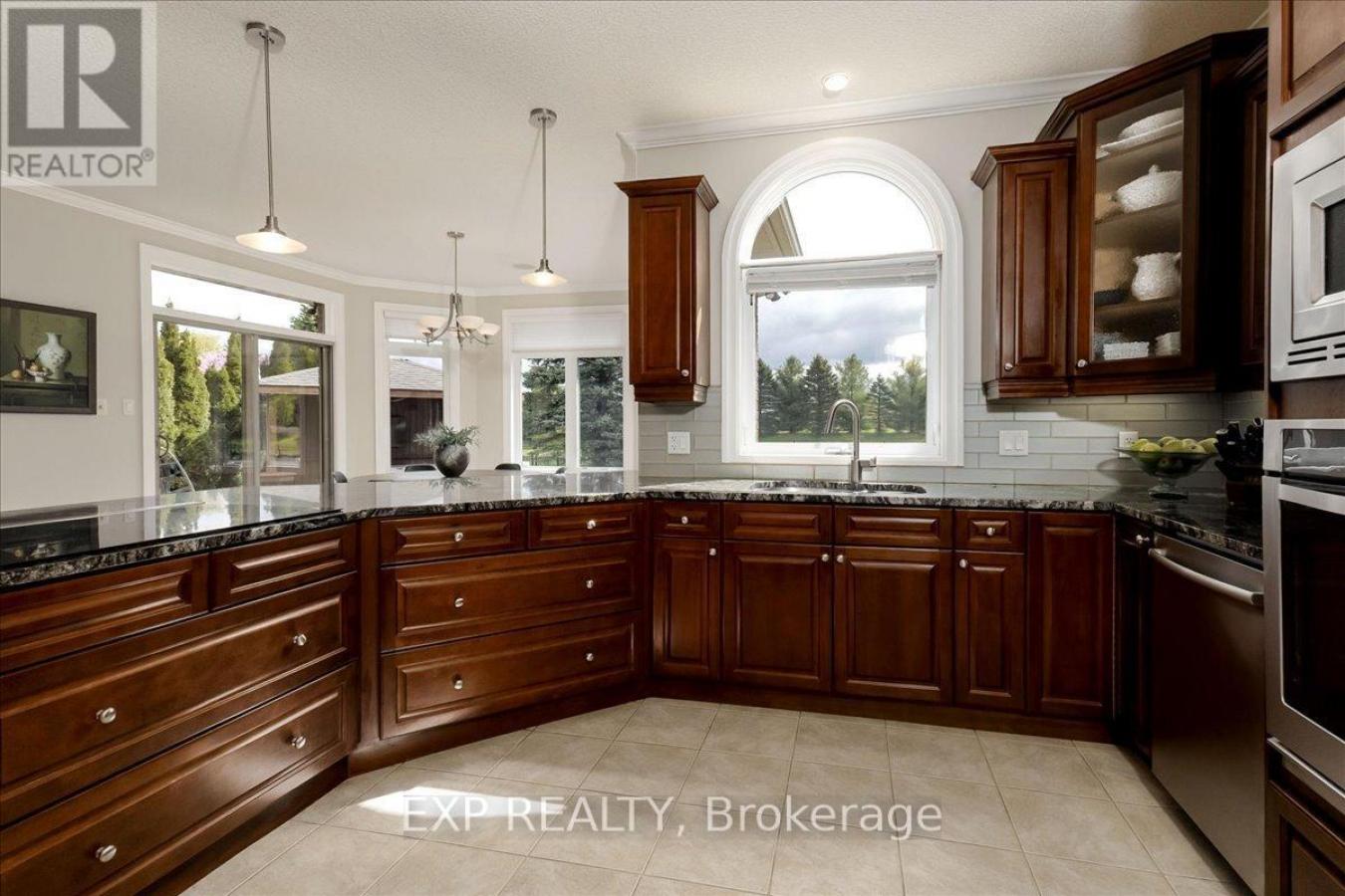 Dorchester, ON, N0L 1G3, Canada, 5 Bedrooms Bedrooms, ,4 BathroomsBathrooms,Residential,For Sale,2049900