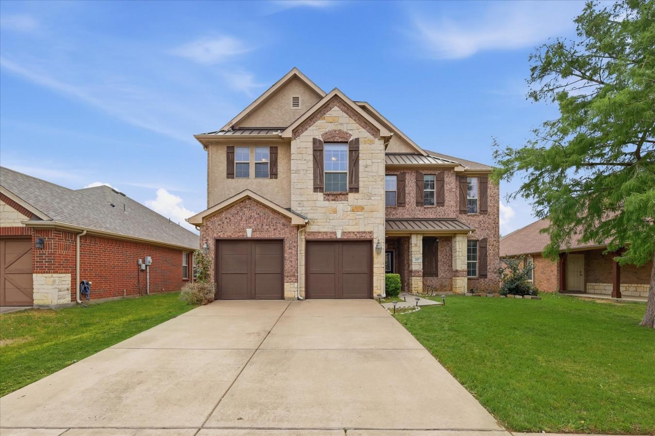 Welcome to 207 Moonlight Dr. in Euless, located in the sought-after Mi – image 1