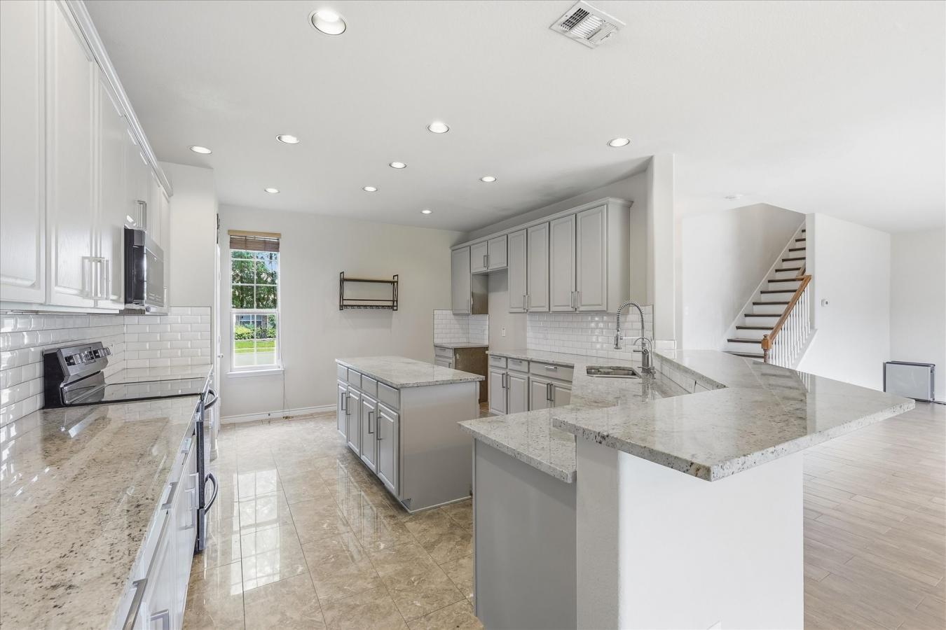 Welcome to 207 Moonlight Dr. in Euless, located in the sought-after Mi – image 10