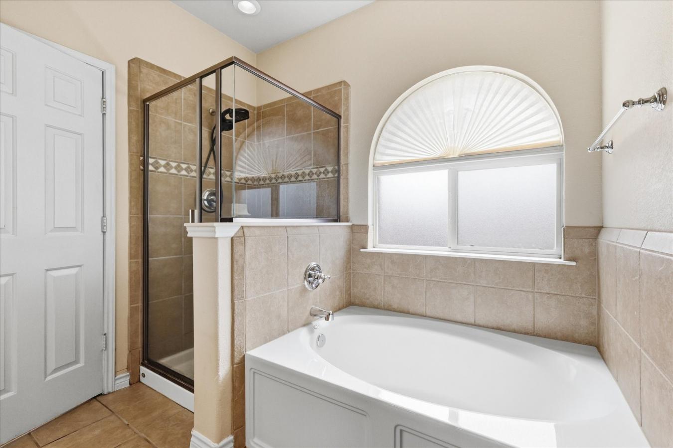 Welcome to 207 Moonlight Dr. in Euless, located in the sought-after Mi – image 19