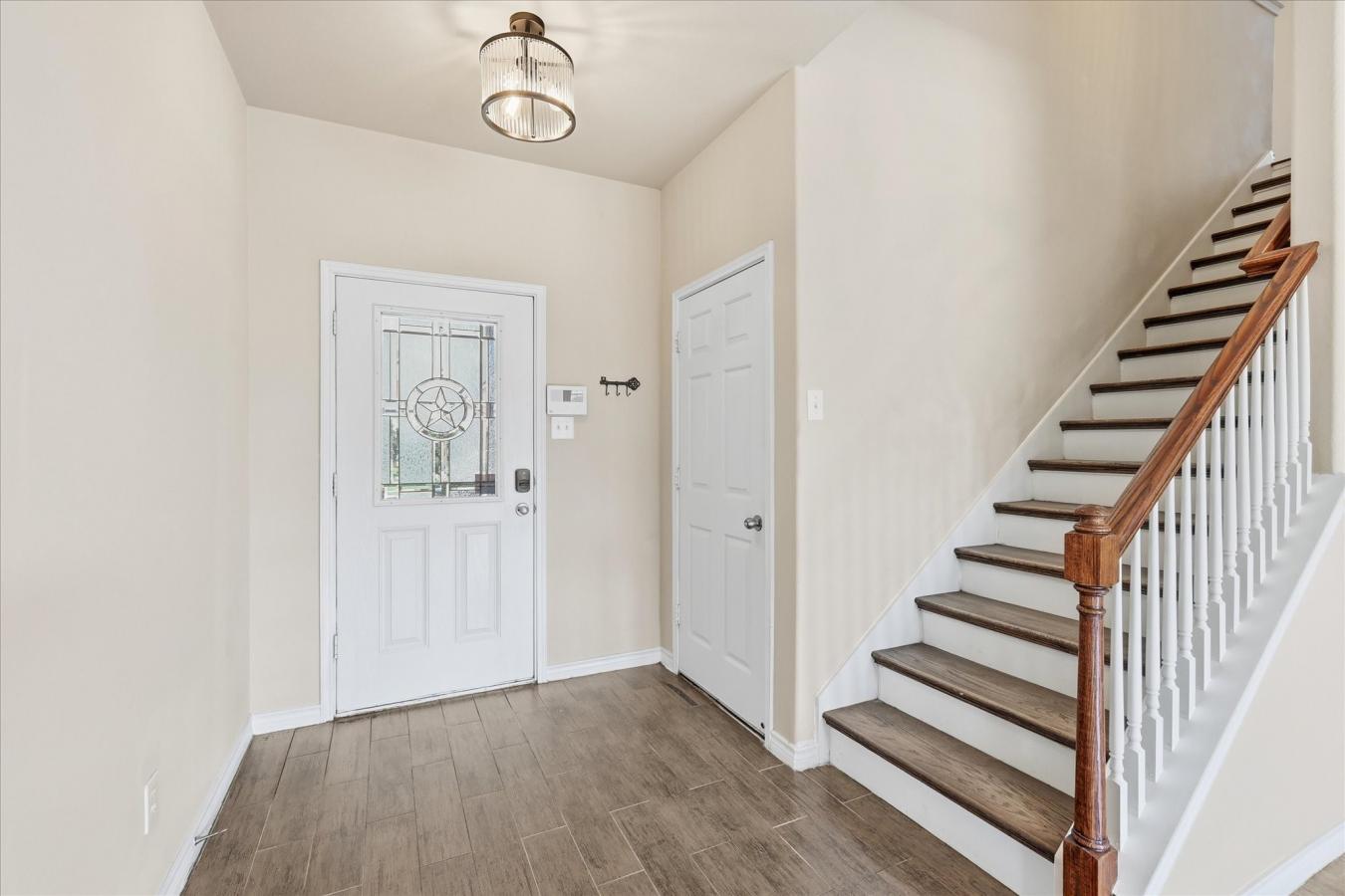 Welcome to 207 Moonlight Dr. in Euless, located in the sought-after Mi – image 4