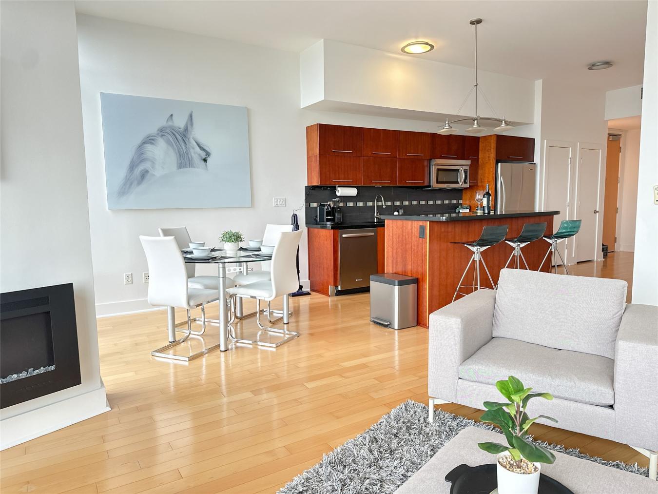 Austin, Travis, 78701, United States, 2 Bedrooms Bedrooms, ,2 BathroomsBathrooms,Residential,For Sale,2049899