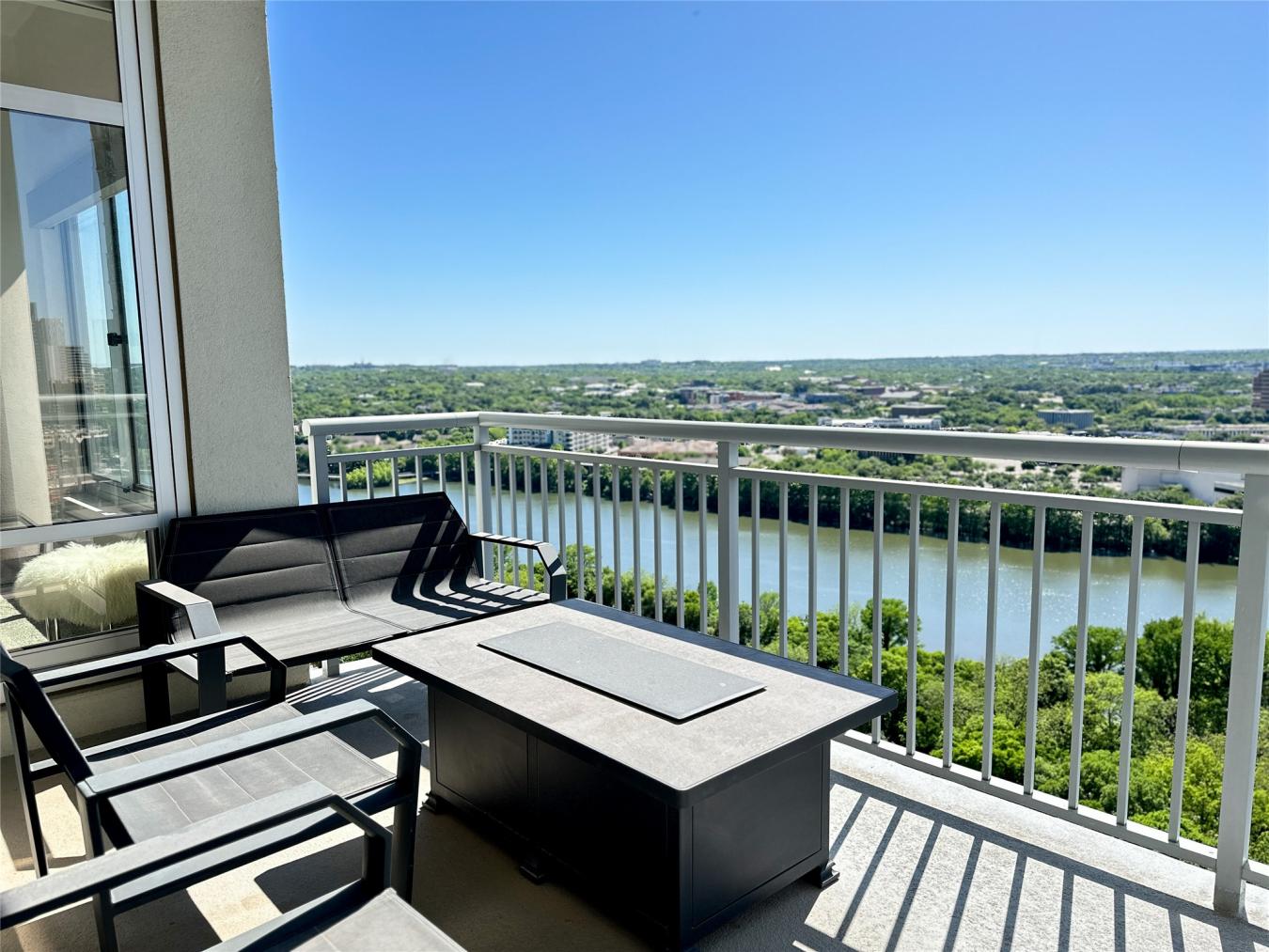 Austin, Travis, 78701, United States, 2 Bedrooms Bedrooms, ,2 BathroomsBathrooms,Residential,For Sale,2049899