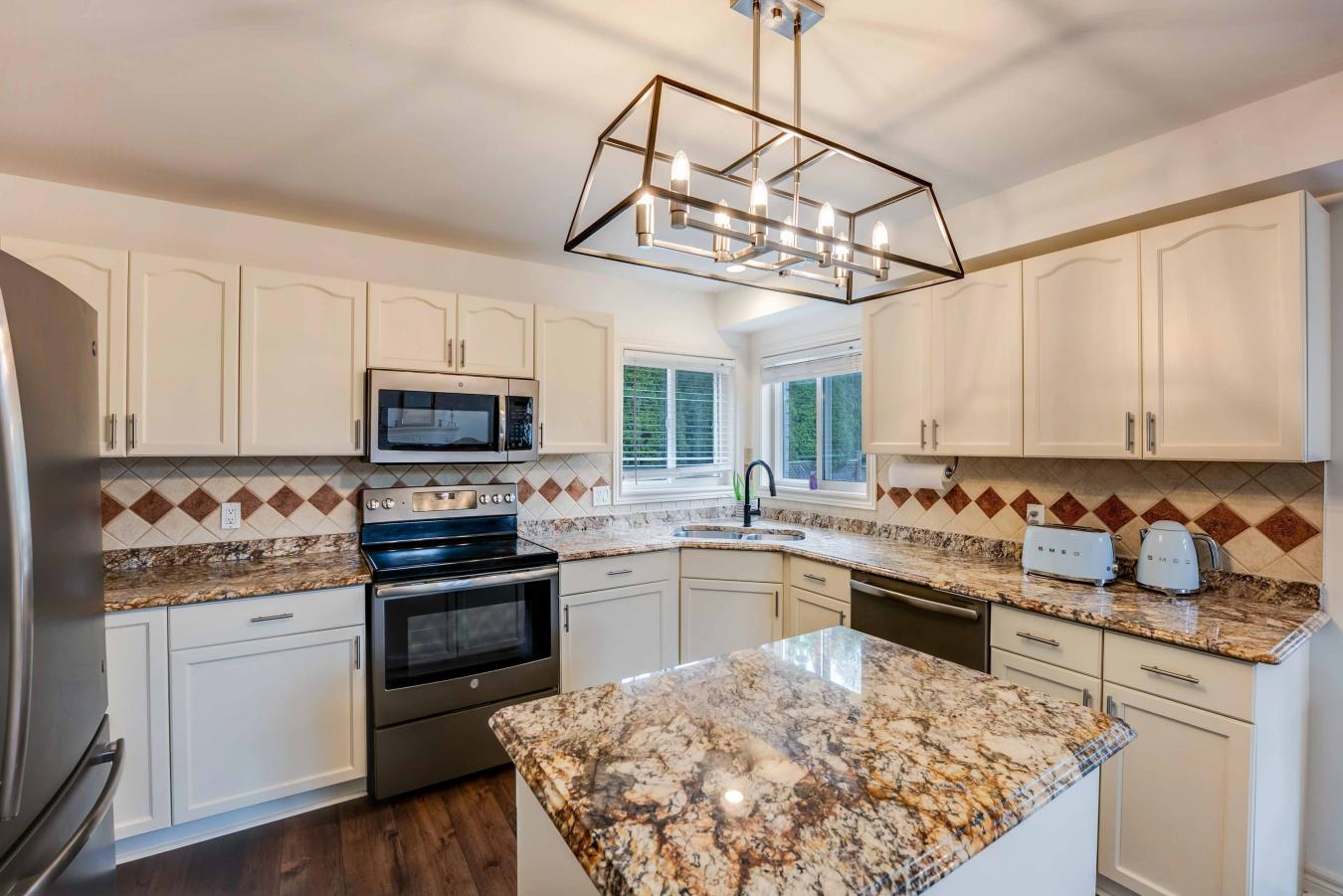 Niagara-on-the-Lake, Ontario, L0S1T0, Canada, 5 Bedrooms Bedrooms, ,3 BathroomsBathrooms,Residential,For Sale,2049898