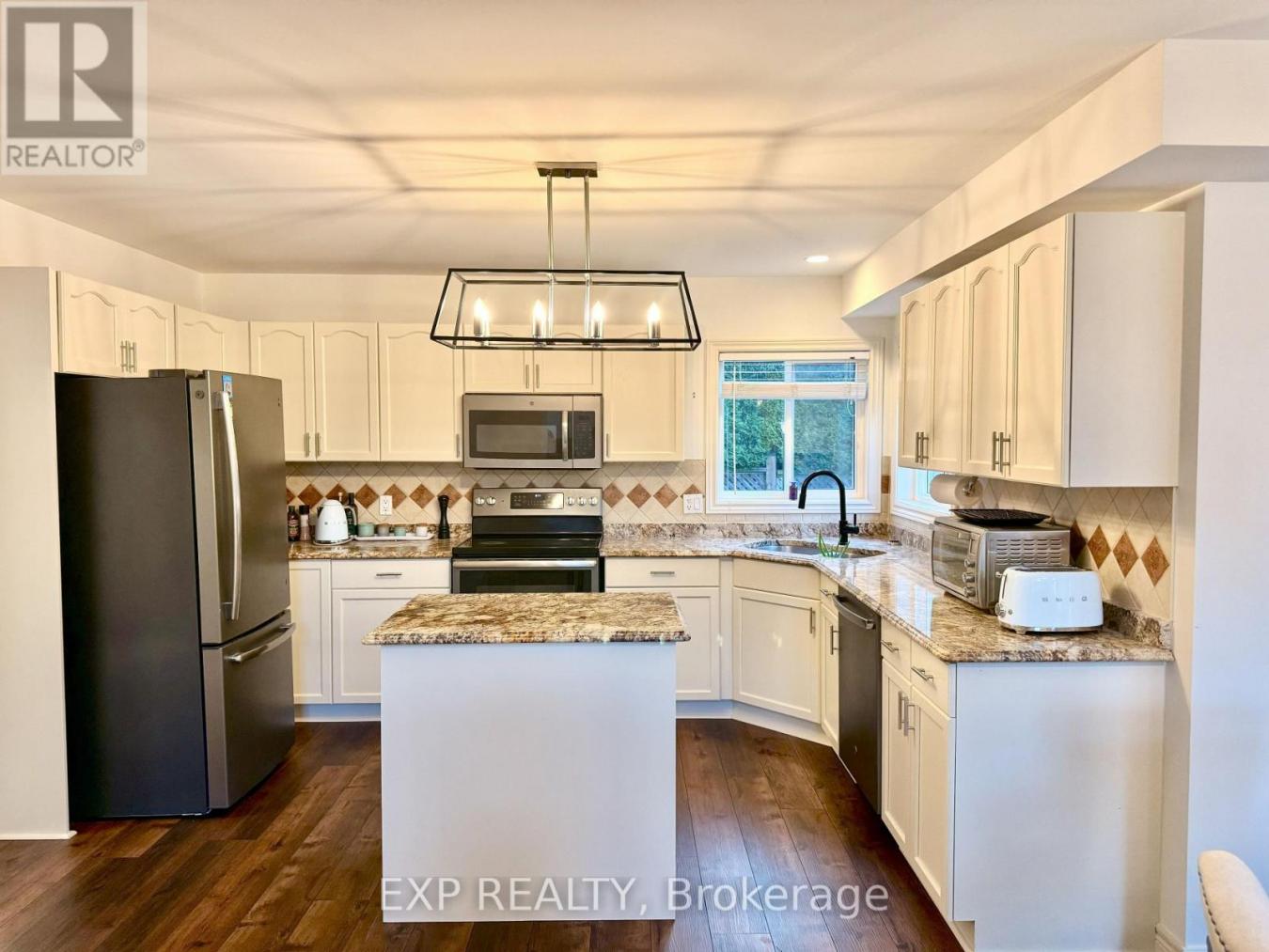 Niagara-on-the-Lake, Ontario, L0S1T0, Canada, 5 Bedrooms Bedrooms, ,3 BathroomsBathrooms,Residential,For Sale,2049898